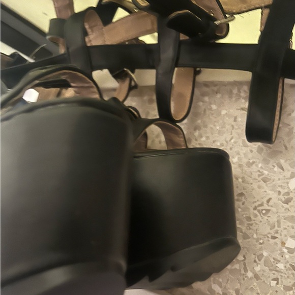 YRU Nightcall Hi Platform Heels - Picture 10 of 10